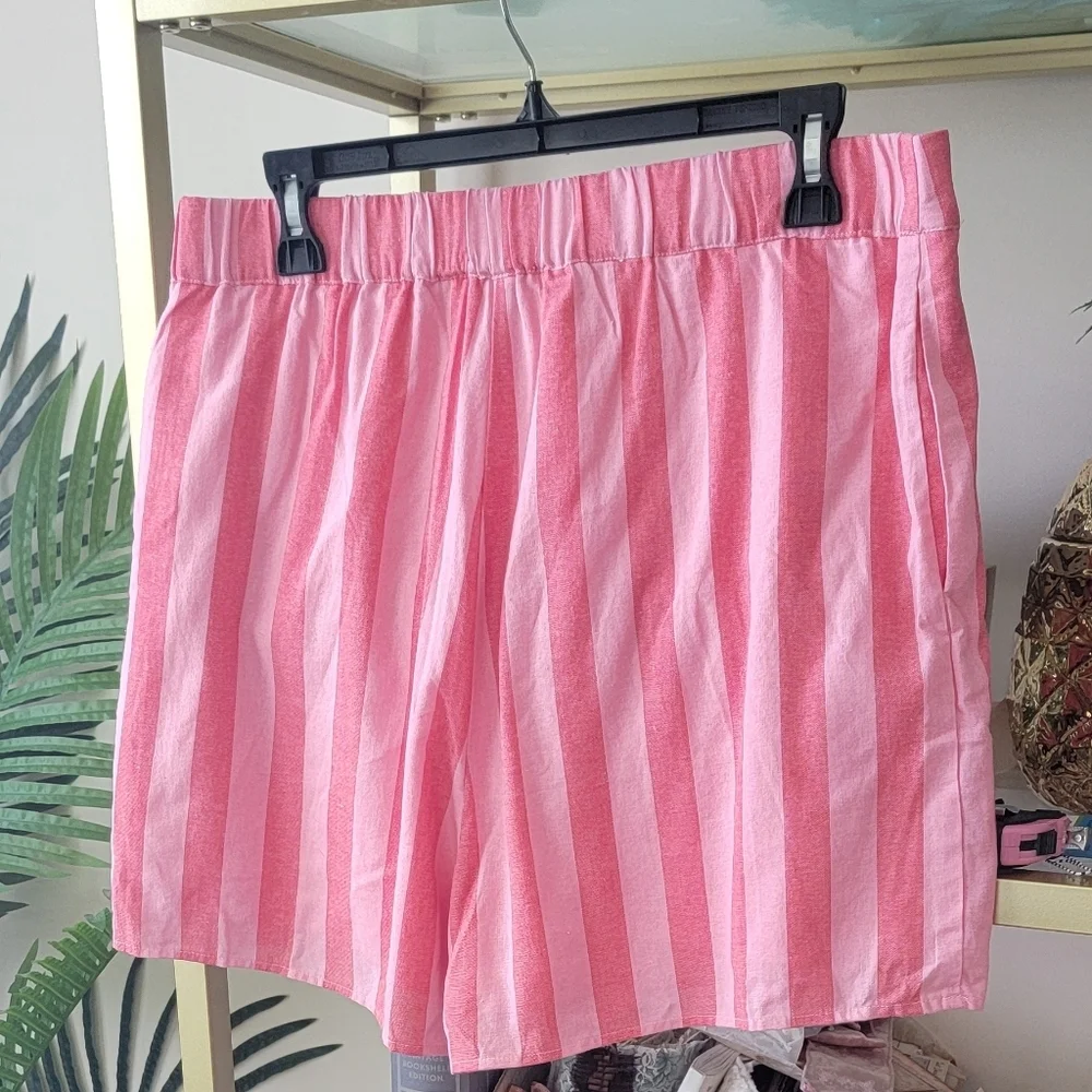 NWOT Pink Lily Boutique - Pink and White Striped Women's Shorts - Size XL